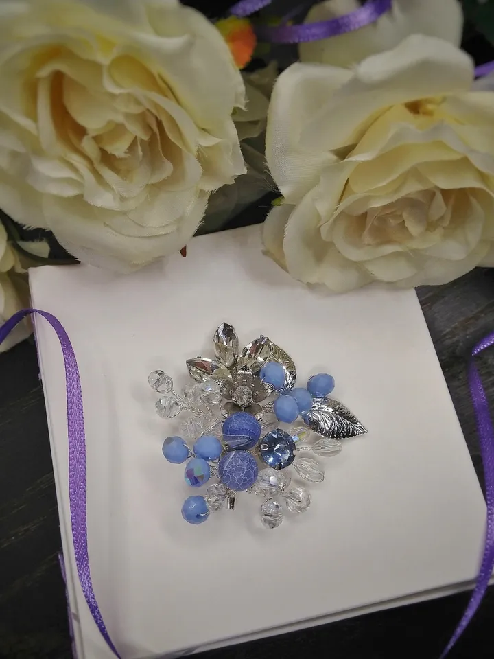 Blue crystal bead brooch for women, agate axe brooch, Floral brooch, christmas gift basket, gift for her, mom christmas gift, sister gift