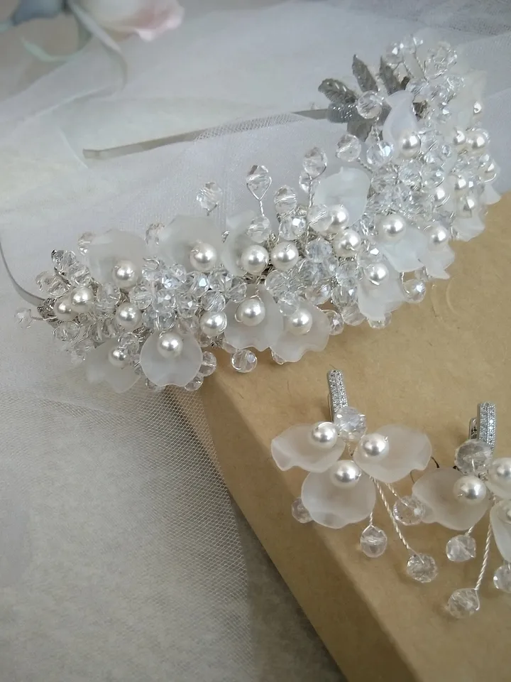 Wedding jewellery set for bride, Floral tiara, Pearl wedding crown, Bridal pearl earrings, Crystal bridal tiara, wedding tiara for bride
