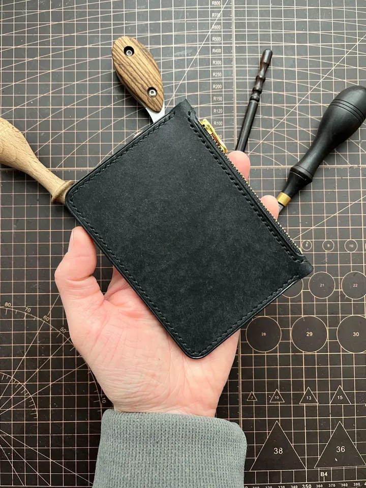 Pattern of Zipper card leather wallet in PDF format with a step of 4 mm.