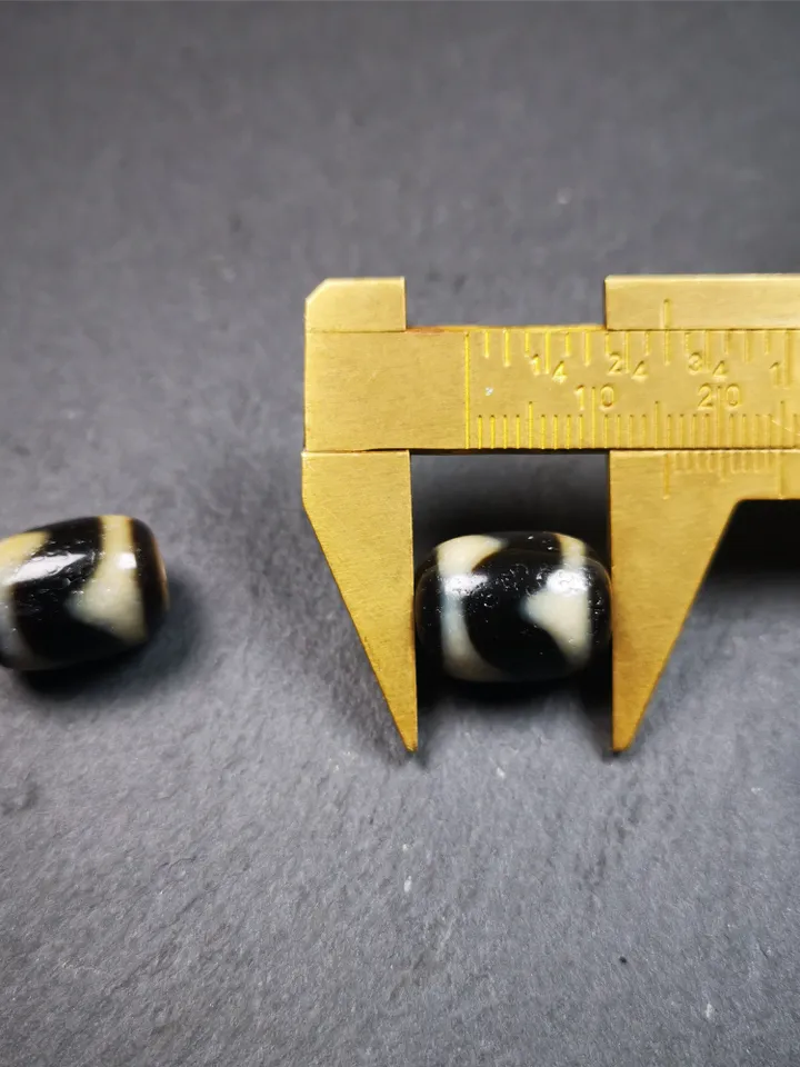 Gandhanra Tibetan Tiger Tooth Dzi Bead Accessories,Dzi Spacer Beads,Marker Beads for Mala Necklace,0.47" × 0.6"