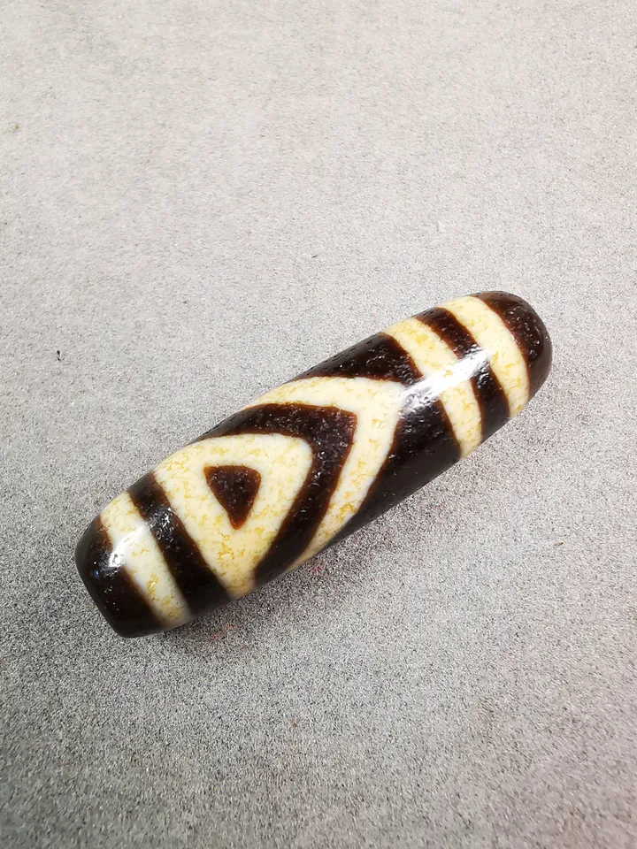 Gandhanra Tibetan One Eyed Mountain Peak Dzi Bead,Tibetan Chung,Wealth Amulet,Small Size 36*11 mm