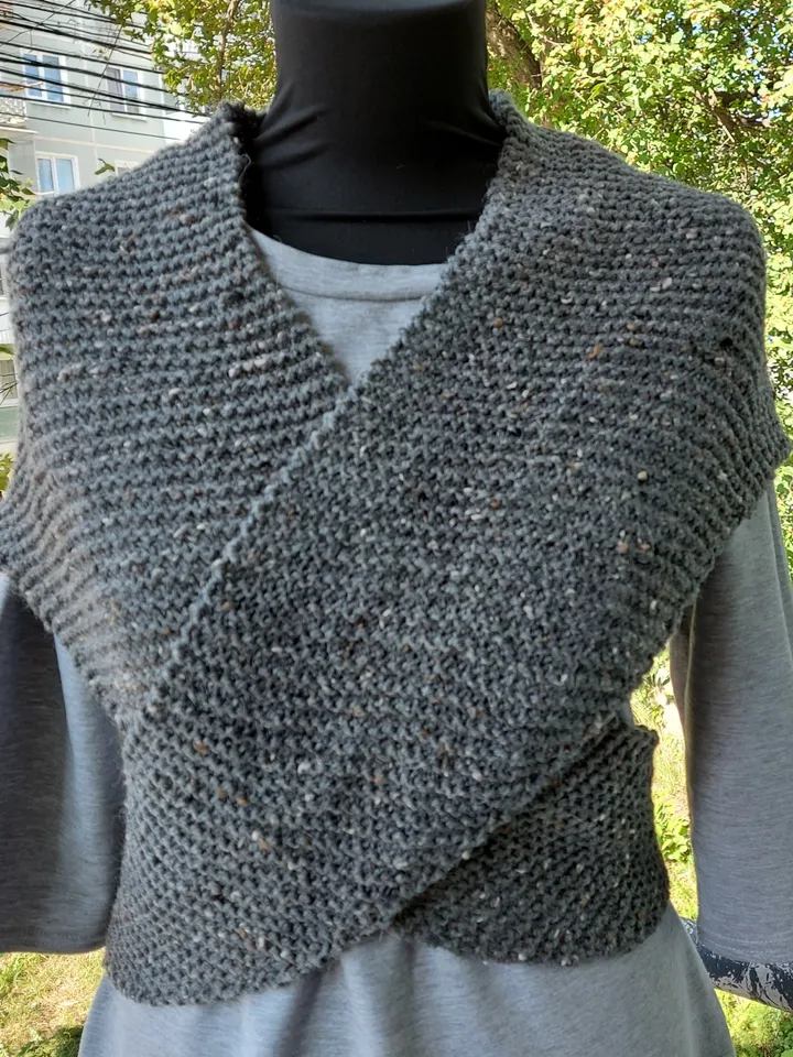 Gray Heather Outlander Inspired Shawl,Outlander costume,Hand knitted shoulder wrap, Neck cowl, Chunky neck warmer, Outlander cosplay.