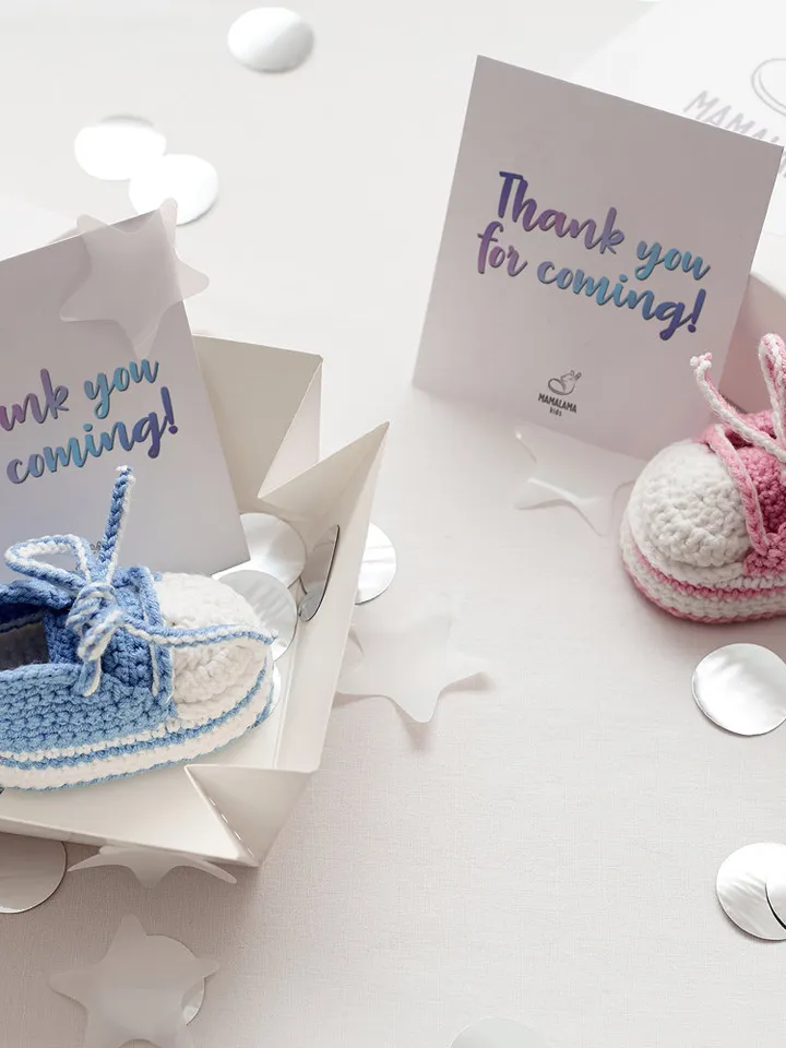 Baby shower favor gift box Thank you for coming small gift for party guests. Pink crochet sneaker keychain present congratulations idea