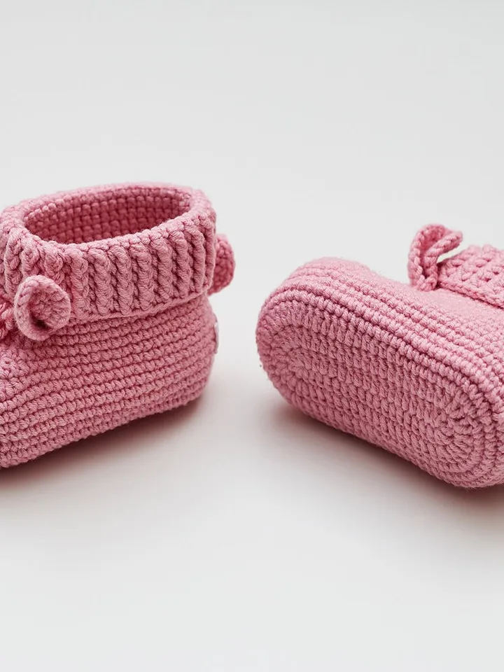 New mum pregnancy gift box with cute llama alpaca nursery toy and funny animal baby booties. Unique its girl shower reveal present basket