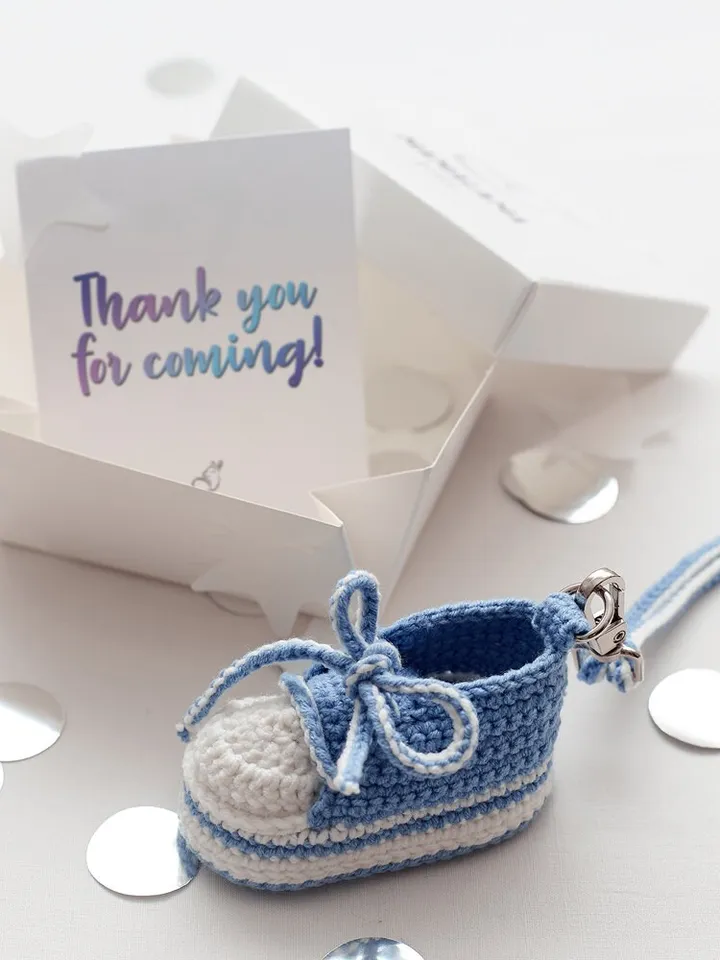 Baby shower favor gift box Thank you for coming small gift for party guests. Pink crochet sneaker keychain present congratulations idea