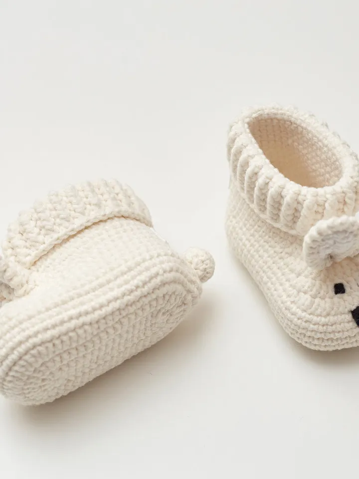 New mommy gift set Lovely hand crochet gray bunny slippers for newborn boy girl Best pregnancy shoes present Expectant basket for friend