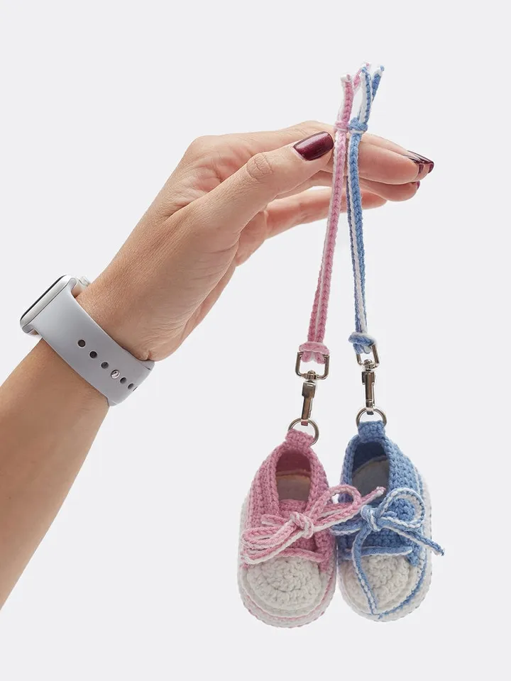 Baby shower favor gift box Thank you for coming small gift for party guests. Pink crochet sneaker keychain present congratulations idea