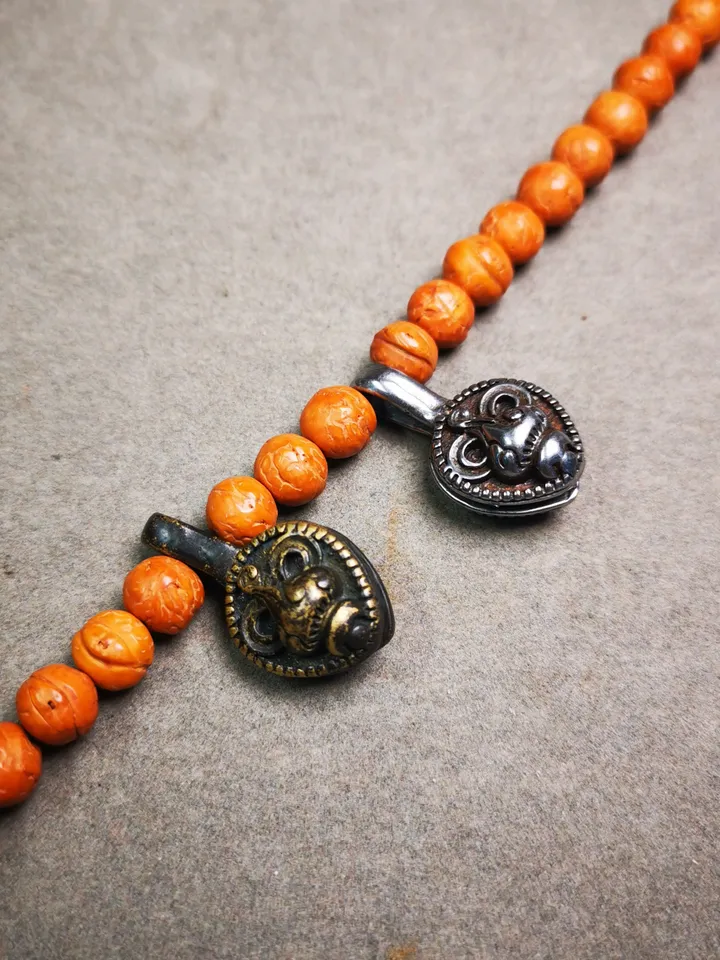 Gandhanra Handmade Buddhist Mala Counter Clip,Bum Counter Clip for Prayer Beads,Shankha / Conch Shape
