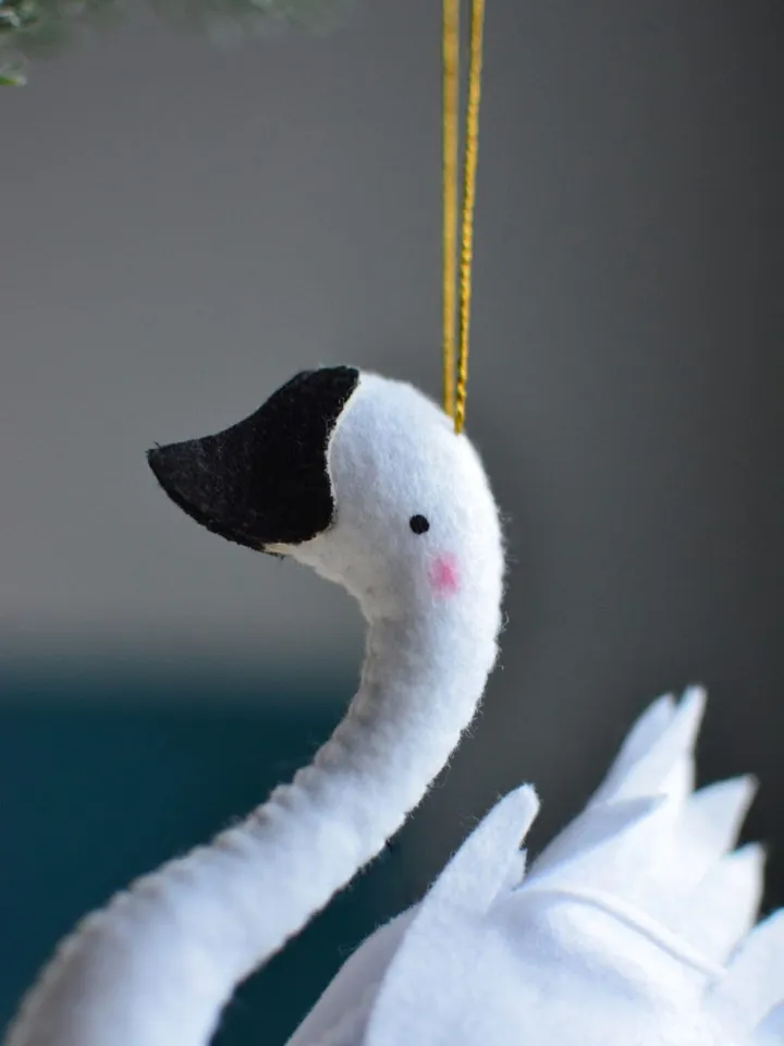 Swan ornament hand sewing for Baby room decoration, DIY baby mobile or Christmas ornament
