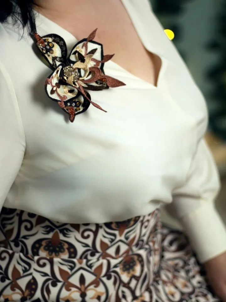 Fantasy flower brooch FSL, created on the basis of an ancient pattern.