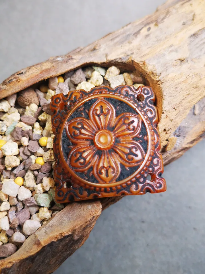 Gandhanra Yak Bone Carved Mandala Amulet Badge, Tibetan Buddhist Prayer Wheel Pendant,Dharma Chakra