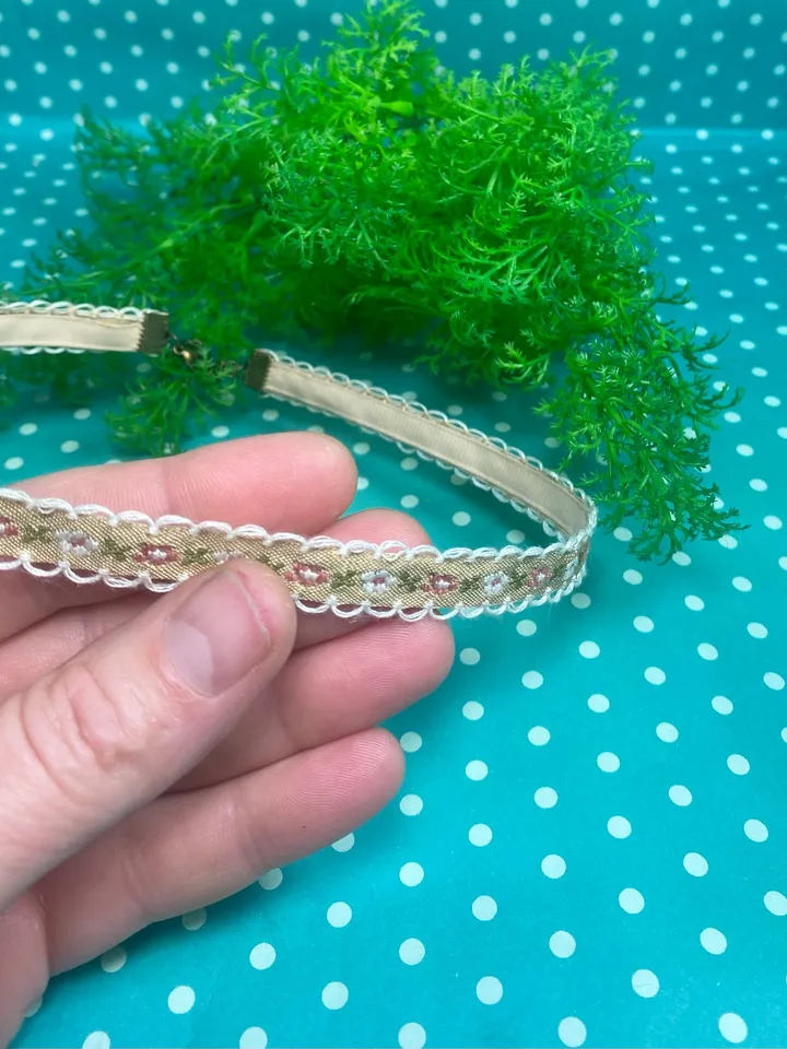 Choker around the neck. Handmade costume jewelry