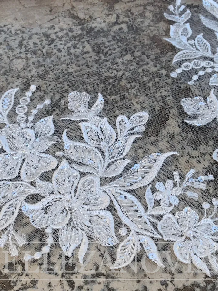 Long Vintage Flowery Veil Sequin Bridal Cathedral Veil Ivory Wedding Veil Leaf Lace Veil Floral Lace Chapel Veil with Comb Boho Bridal Veil