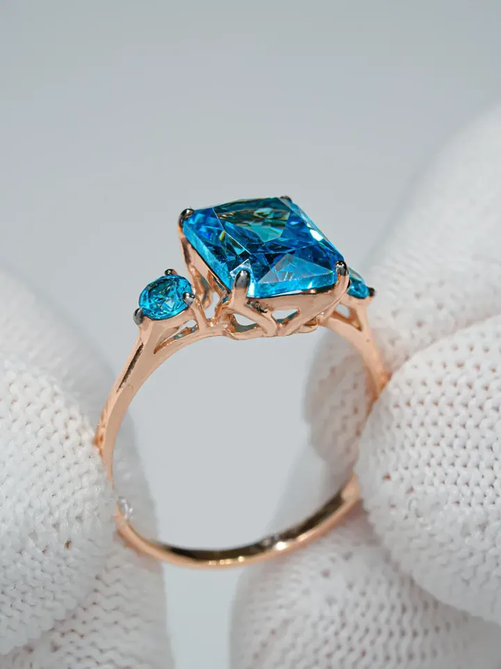 Ring made of 925 silver (585 gold coating) with blue topaz and blue cubic zirconia