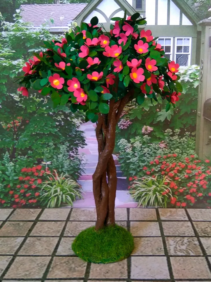 Miniature tree for your doll garden or yard.1:12 scale.