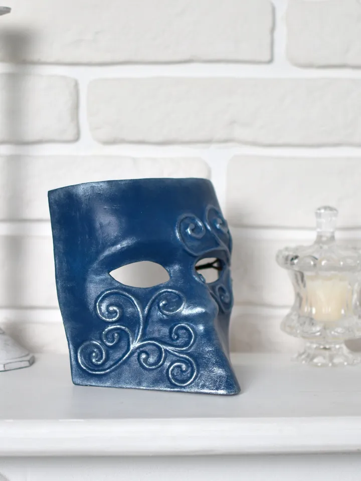 Masquerade mask to halloween costume. Bauta Venetian mask. Full face halloween mask to masquerade costume.