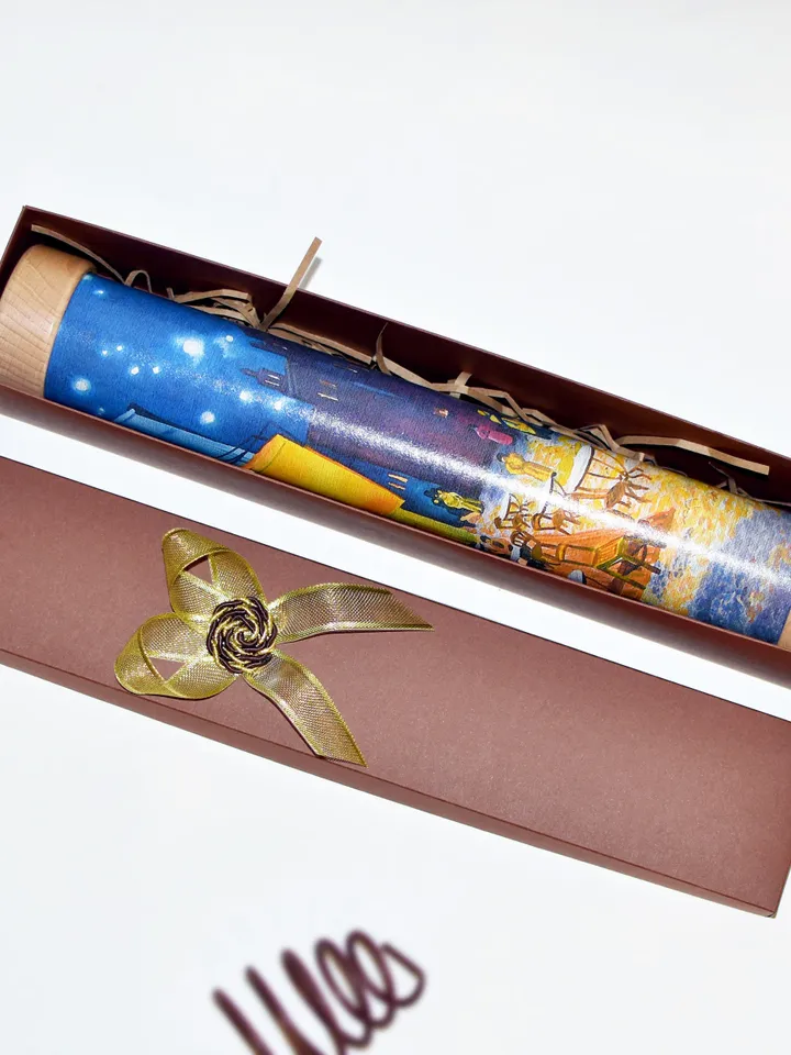 Vincent van gogh kaleidoscope as art teacher gift. Stress relief gifts for art therapy and gifts for dad from daughter.