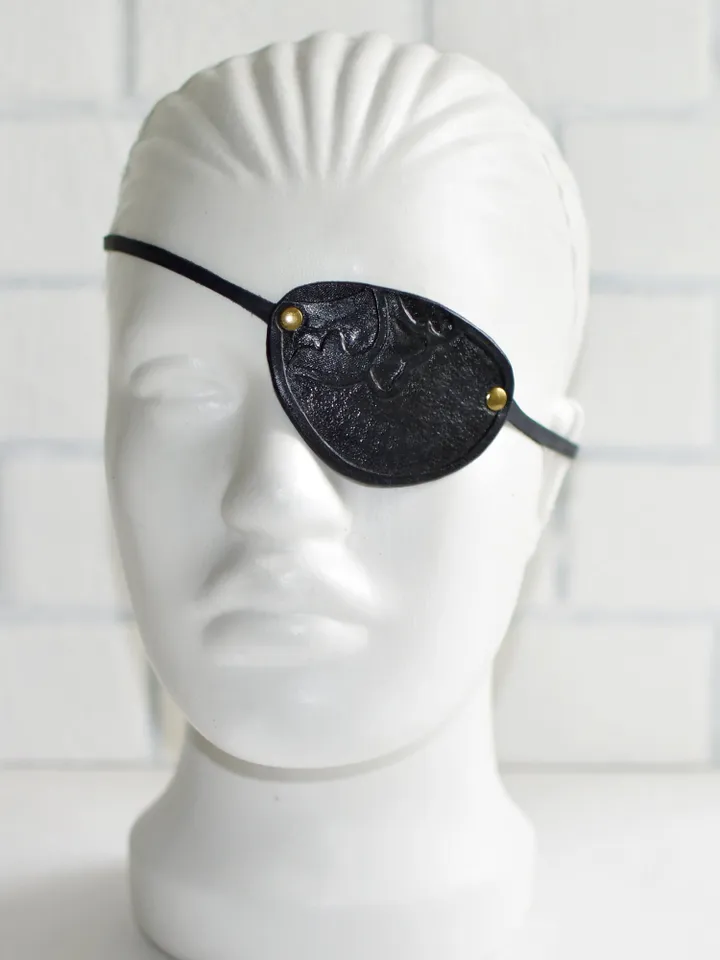 Black leather eye patch to pirate cosplay costume, pirate eye patch to custom cosplay costume.