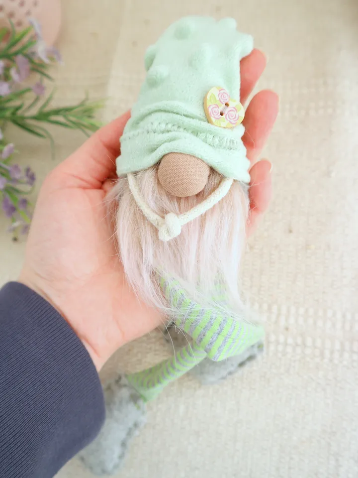 Spring gnome keychain