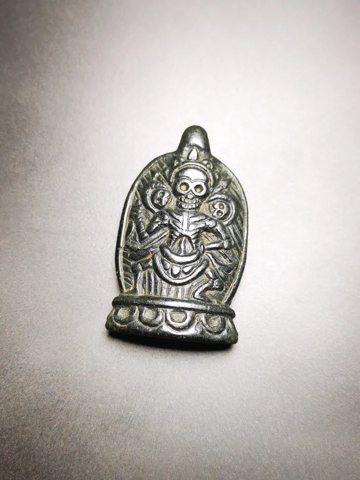 Gandhanra Antique Hand Carved Tibetan Amulet Pendant,Masters of Sitavana Skull,Made of Obsidian,100 Years Old