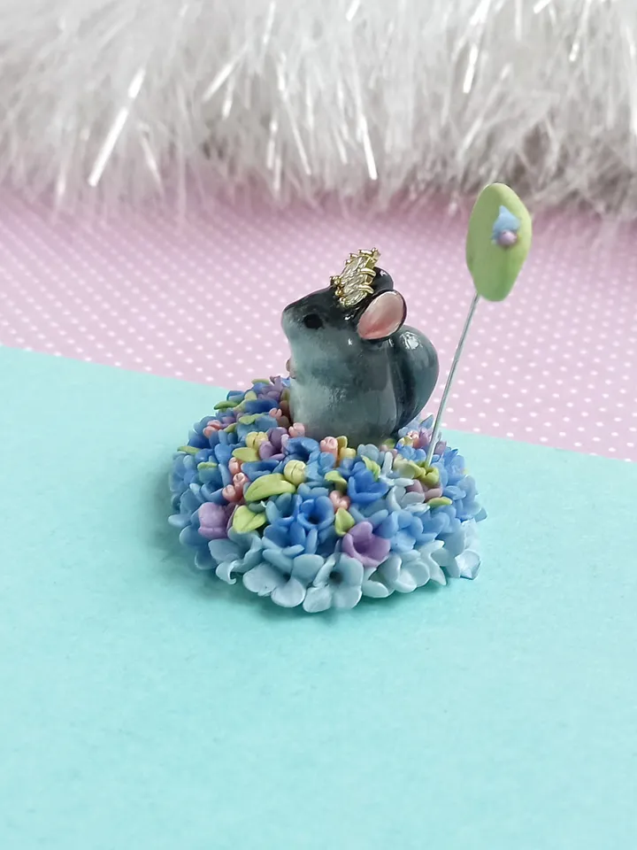 a tiny chinchilla figurine on the blue flower base with nameplate (US discount)