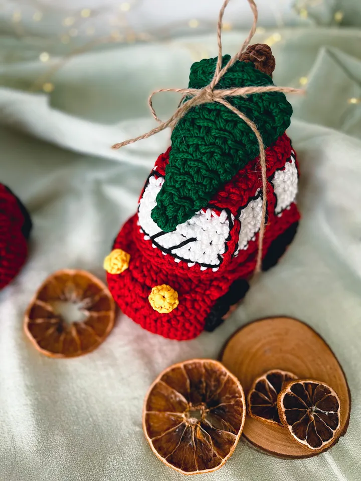 Crochet pattern basket car with Christmas tree, New year red car, crochet storage, PDF digital instant download, video tutorial