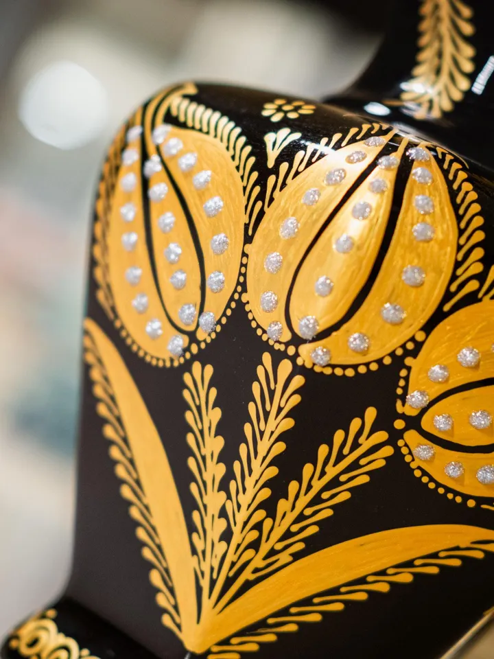 Black and Gold Handmade 30cm Vase | Decorative Modern Vase for Luxury Home Decor | Luxury Black and Gold Gift Vase | Sophisticated Home Gift