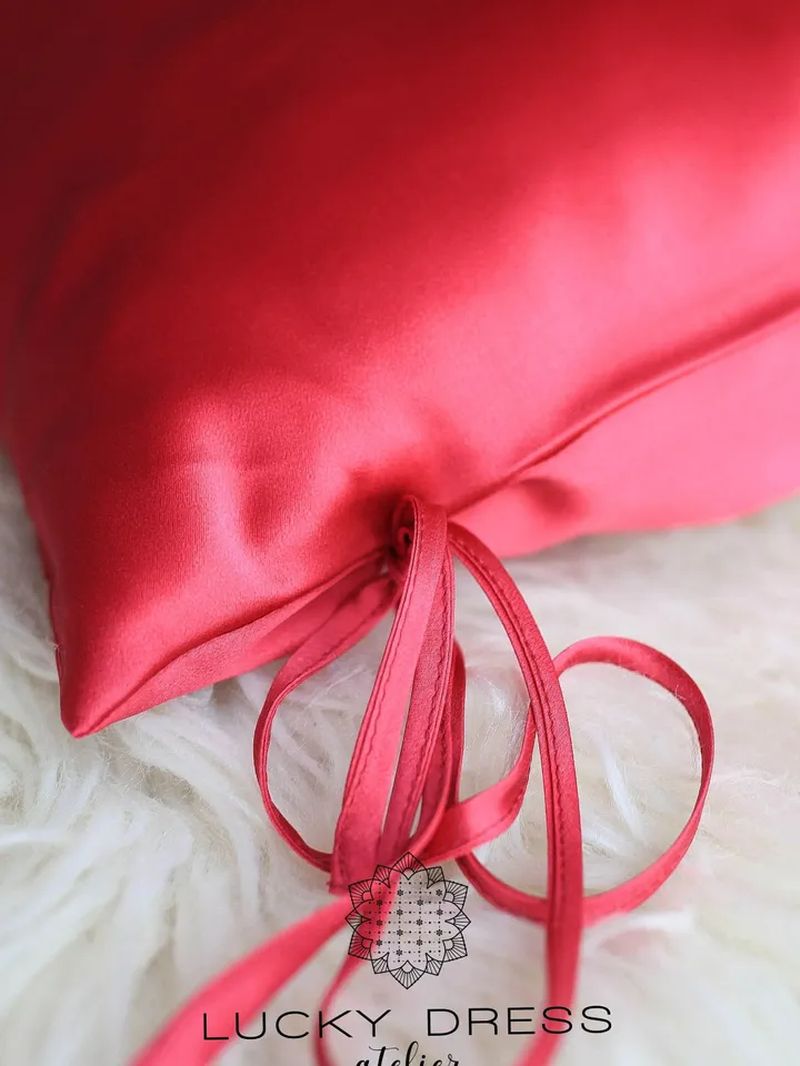 Pure silk gift set I / Silk pillowcase Silk eyes mask Silk scrunchies Gift for her Red silk pillowcase Mother's day gift Silk satin mask