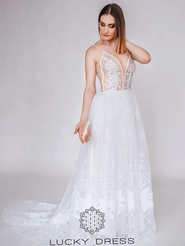 Lace wedding dress glitter Spaghetti strap wedding dress floral Boho wedding dress winter Tailored wedding dress courthouse / Victoria