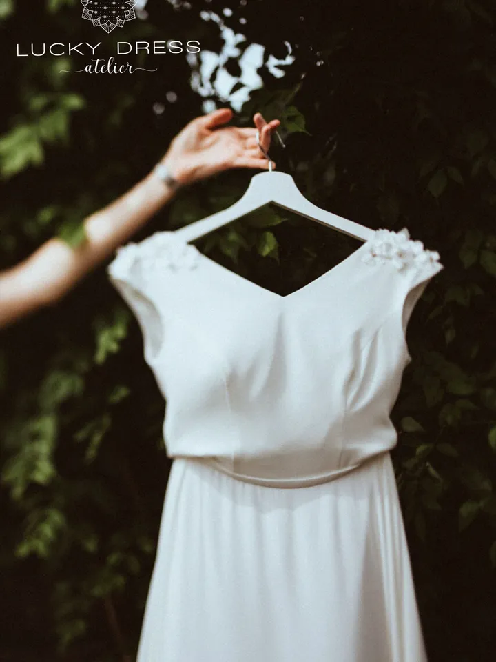 Simple wedding dress Silk wedding dress Minimalist wedding dress Flowy wedding dress Courthouse wedding dress Modest dress / Aleksandre