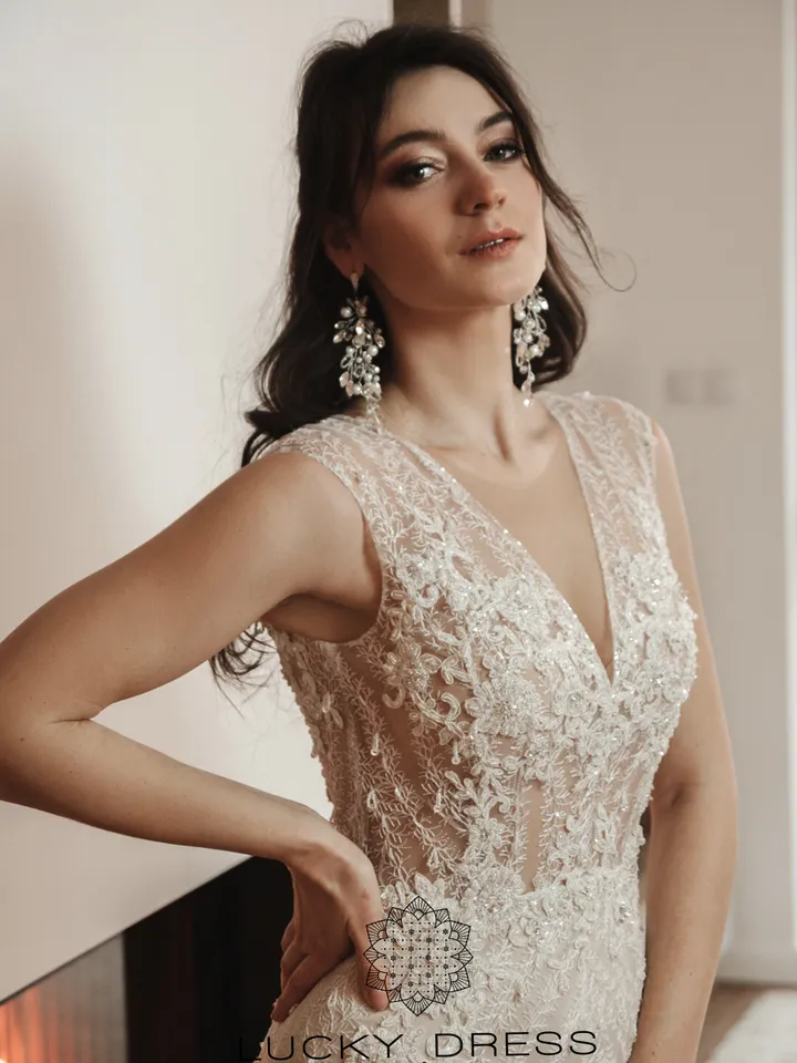 Lace wedding dress Floral wedding dress with lining Beaded wedding dress Mermaid wedding dress winter Nude wedding dress V neck / Teti