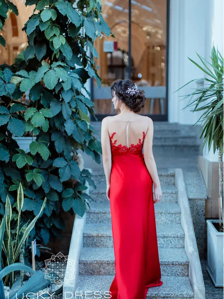 Simple wedding dress courthouse Red wedding dress satin Minimalist wedding dress lace Garden wedding dress custom Valentino dress / Pelagia