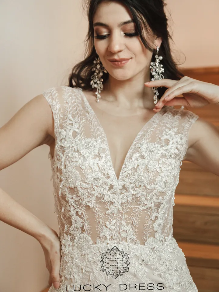 Lace wedding dress Floral wedding dress with lining Beaded wedding dress Mermaid wedding dress winter Nude wedding dress V neck / Teti