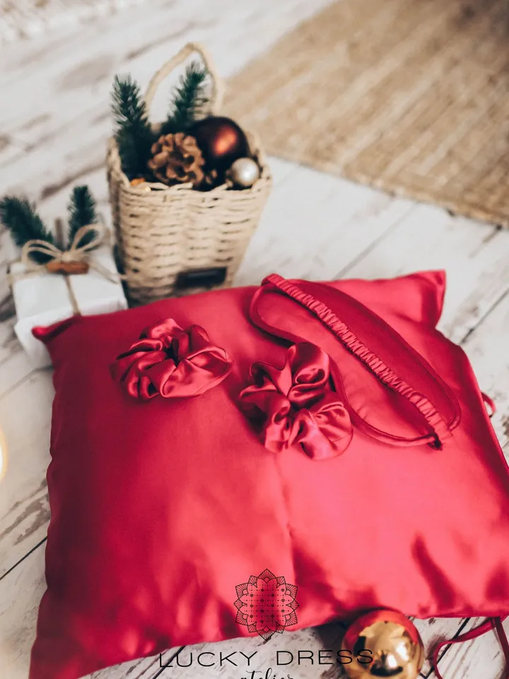 Pure silk gift set I / Silk pillowcase Silk eyes mask Silk scrunchies Gift for her Red silk pillowcase Mother's day gift Silk satin mask