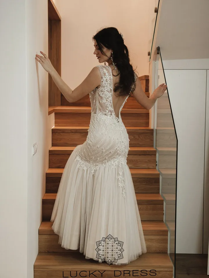 Lace wedding dress Floral wedding dress with lining Beaded wedding dress Mermaid wedding dress winter Nude wedding dress V neck / Teti