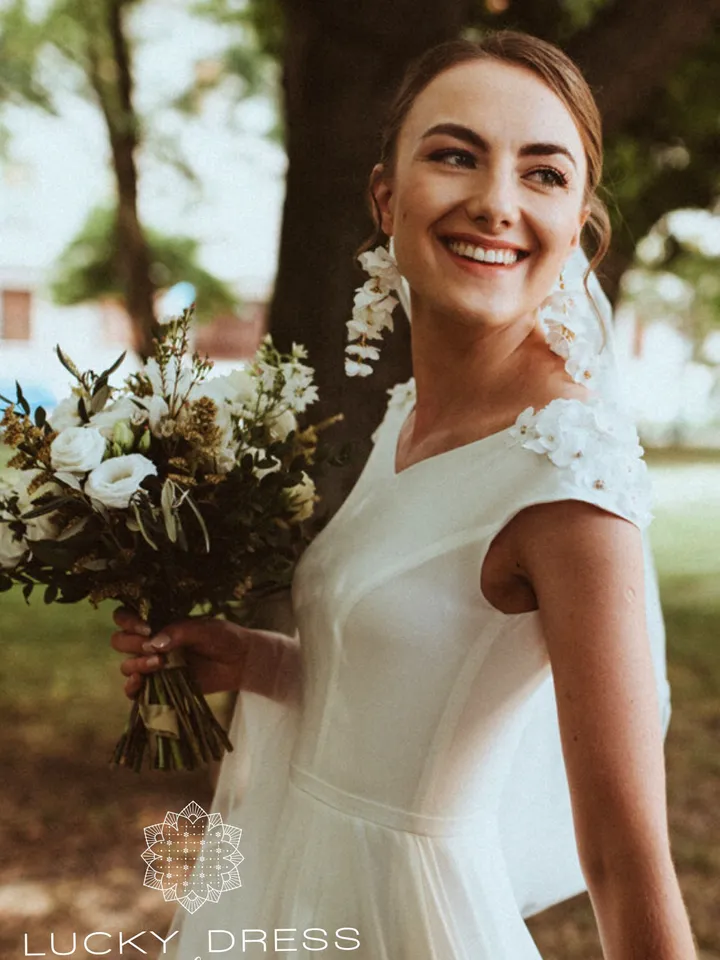 Rustic wedding dress Silk wedding dress Simple wedding dress Short sleeve wedding dress Courthouse wedding dress Flowy dress / Aleksandre