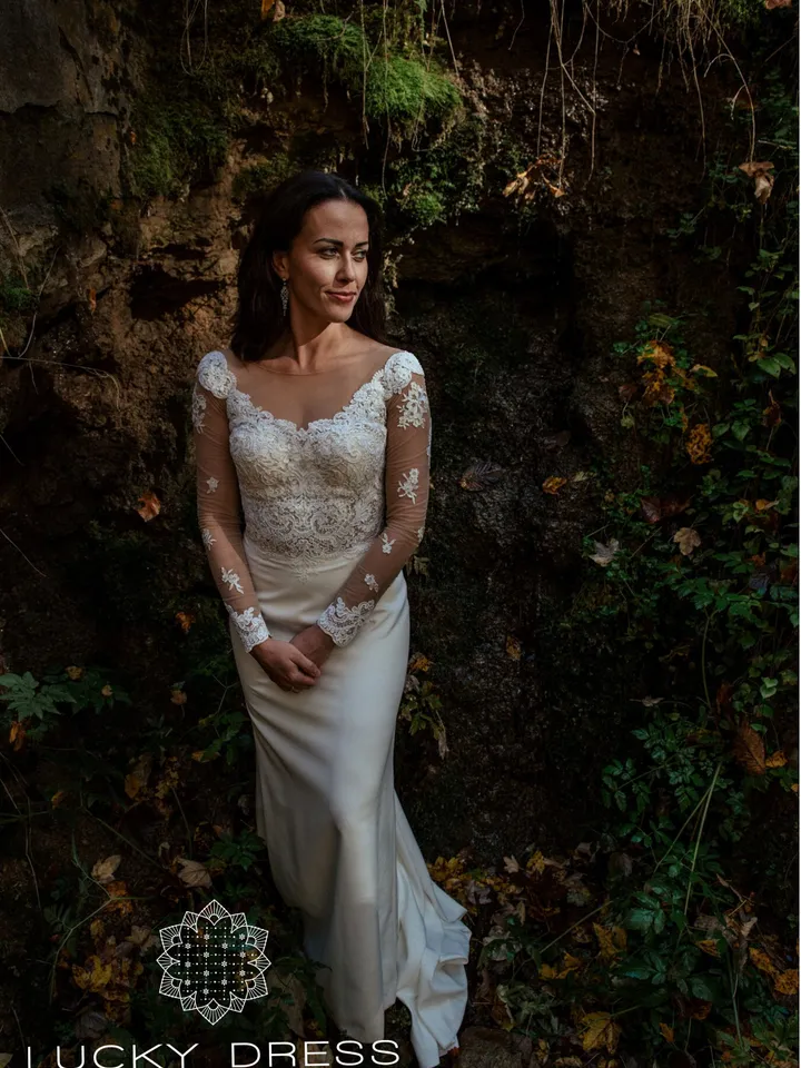 Custom wedding dress long sleeve Bespoke wedding dress corset Tailored wedding dress lace Winter wedding dress crepe Mermaid dress / Madlen