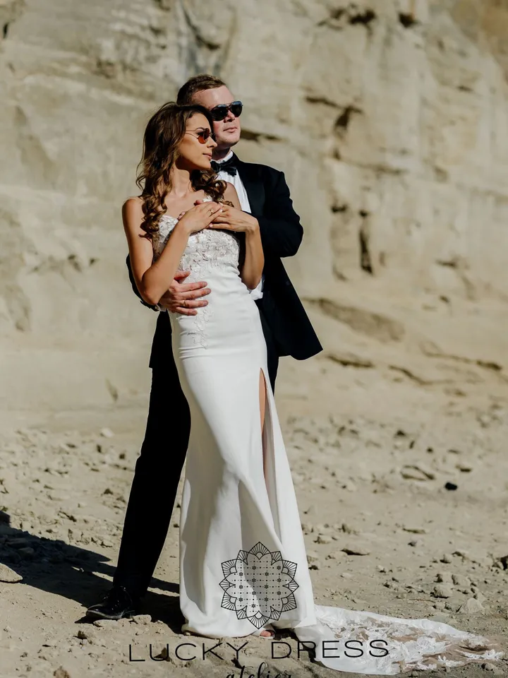 Mermaid wedding dress sexy One shoulder wedding dress fitted Crepe wedding dress with leg slit Couture wedding dress courthouse / Melisandre
