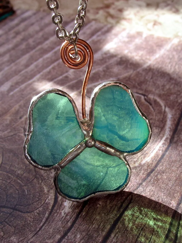 Green trefoil, st patricksday, Shamrock pendant, Irish necklace, Clover leaf, St Patrick necklace, simple Stained glass