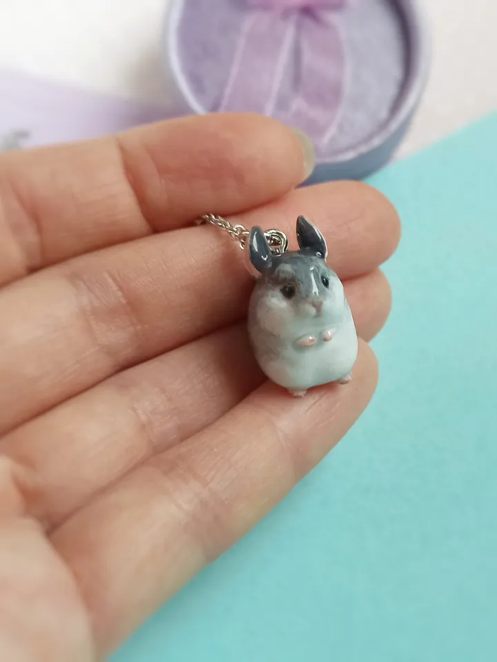 A chinchilla figurine necklace (US discount)