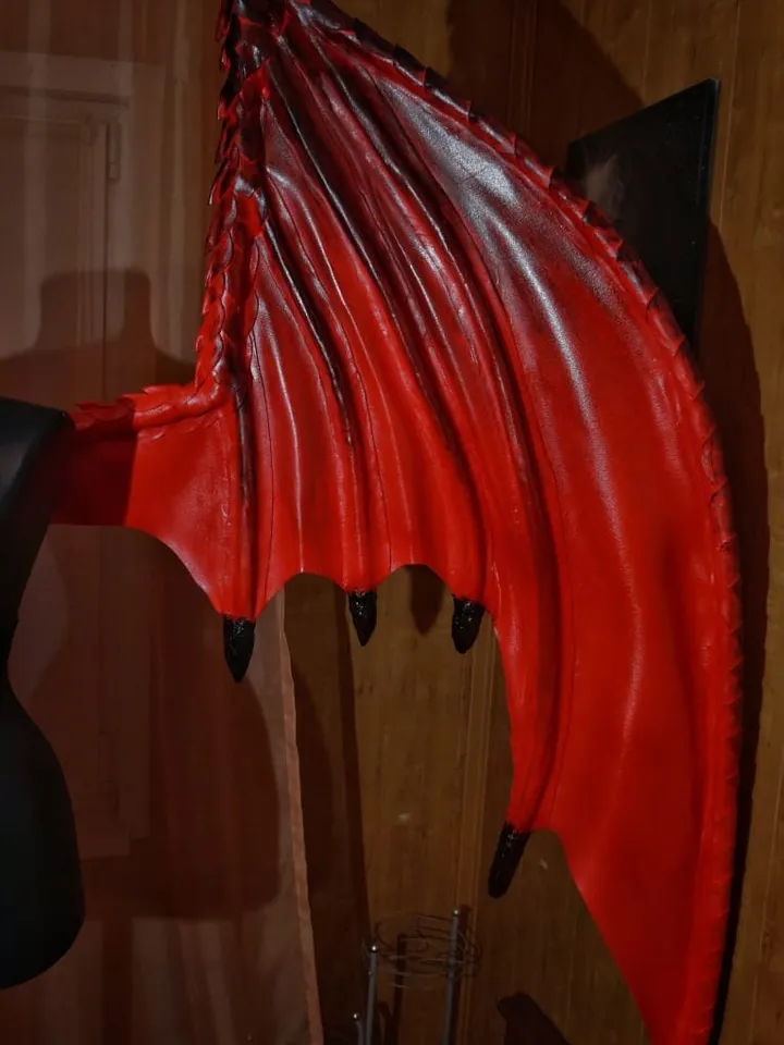 mizora,mizora cosplay,mizora wings, bat wings,red wings, red bat wings, wings cosplay, wings costume, Halloween costumes, Halloween wings