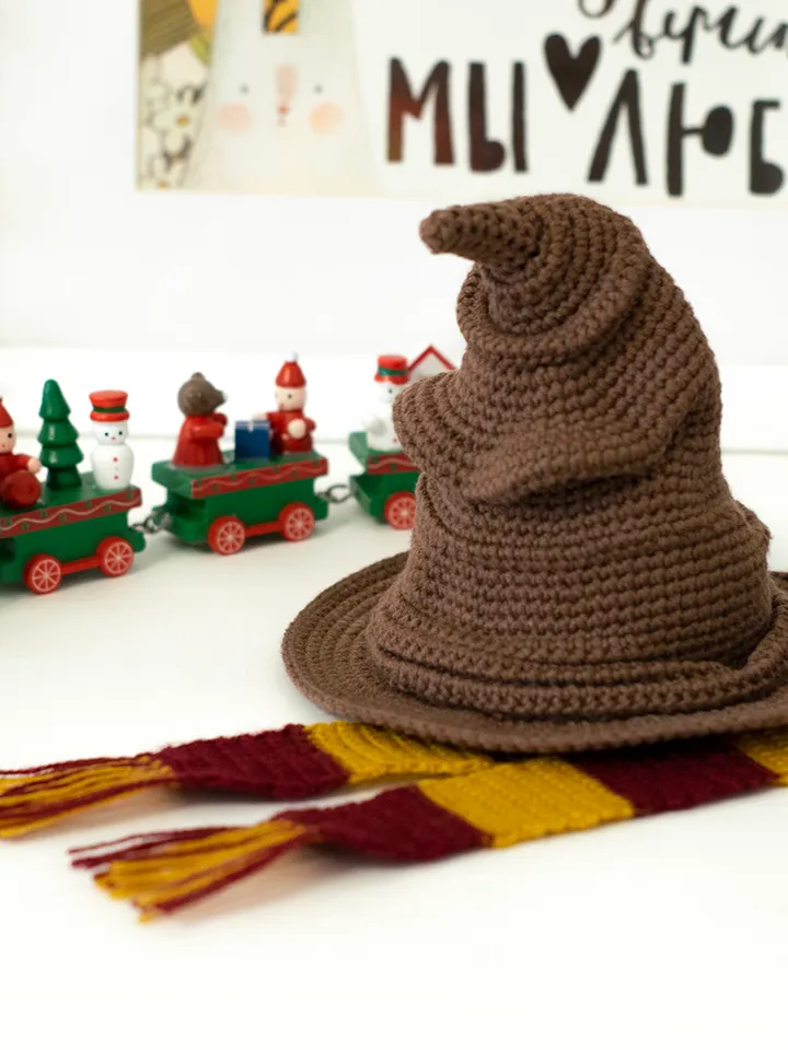 Gryffindor costume for Ruby Red Fashion Friends doll Harry Potter style for Halloween or Christmas, 14"-15" doll clothes
