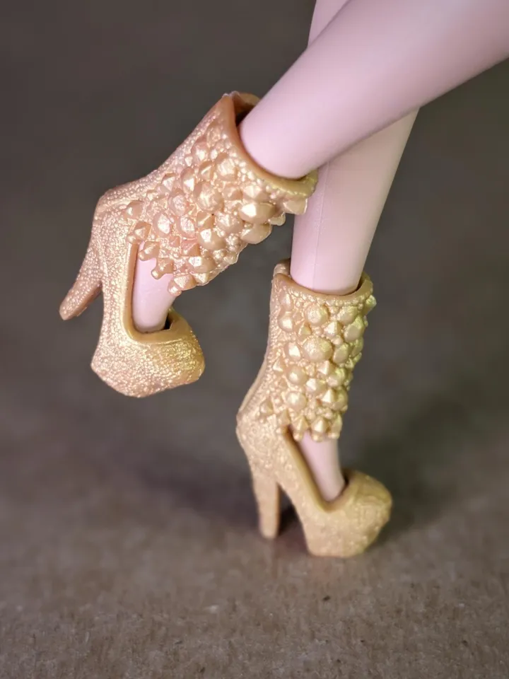 Gold high-heeled shoes for 1/6 scale female dolls