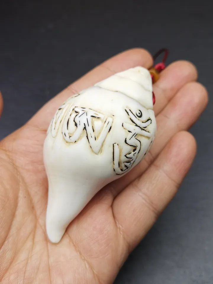 Gandhanra Tibetan Buddhism Amulet,Hand Carved White Conch Shankha with OM Letters,Tibetan Ritual Implement