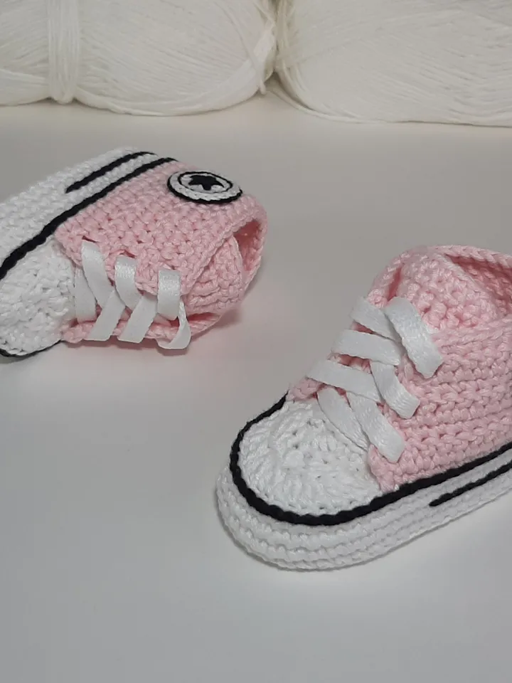 Soft baby crochet pink booties for girl, shoes baby girl gift, cute crochet sneakers, baby autumn booty