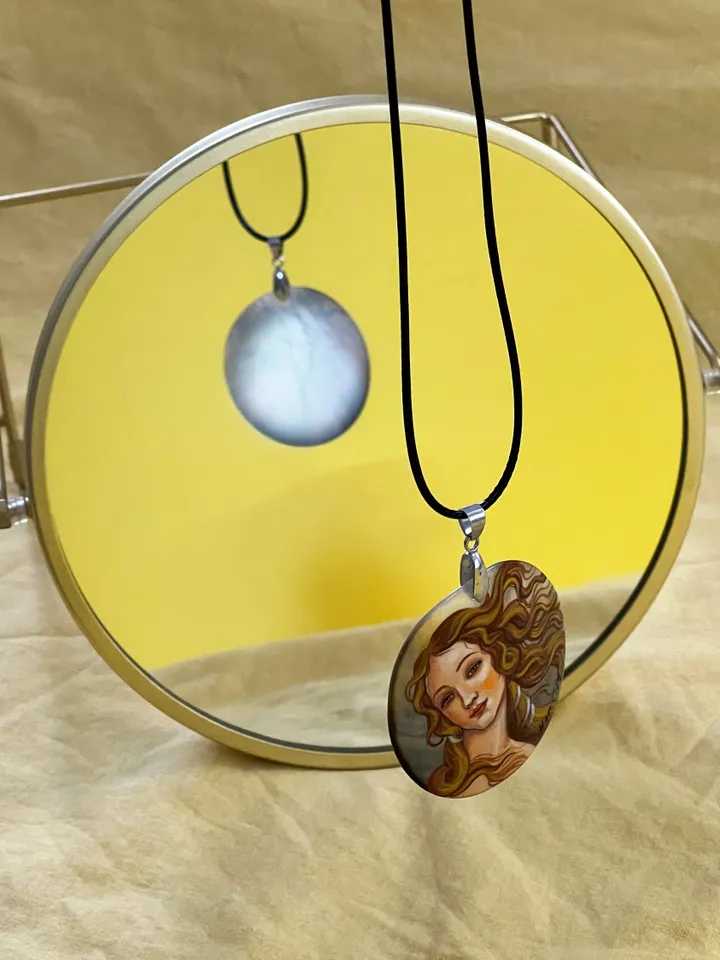 Radiant Venus: Exquisite Handcrafted Pearl Pendant - Exquisite Artistry and Tribute to Botticelli's Meticulous Artistry