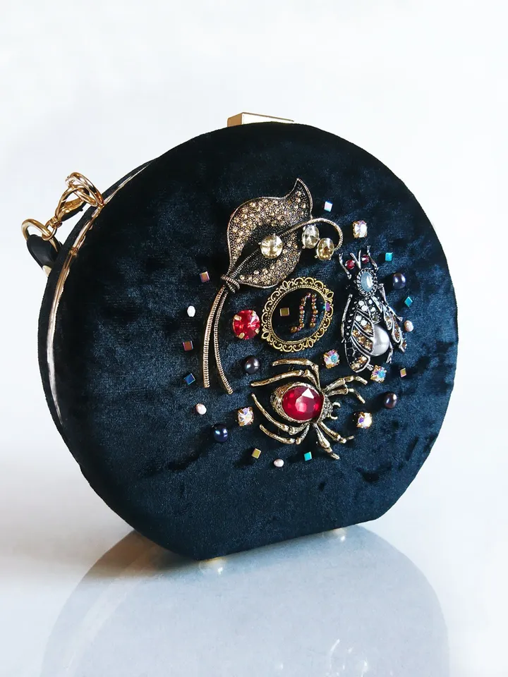 Class Black velvet with brooches-fats and crystals Swarovski