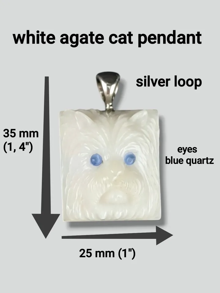 Pendant cat face made of white agate and blue quartz.