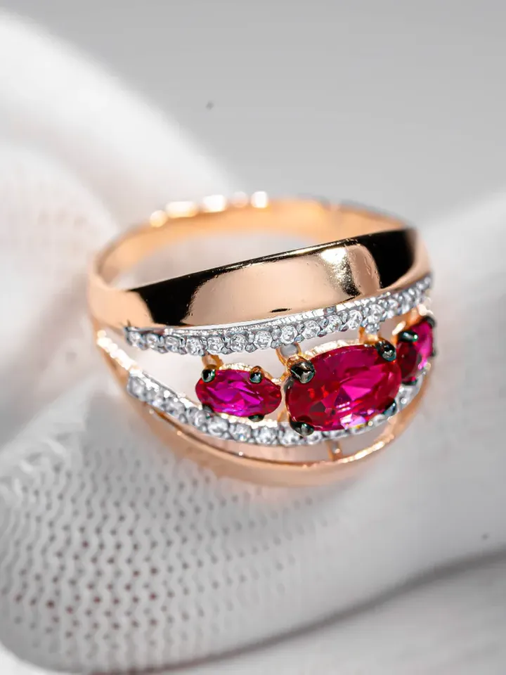 Ring Silver gold plated 925 assay value with cubic zirconia corundum ruby