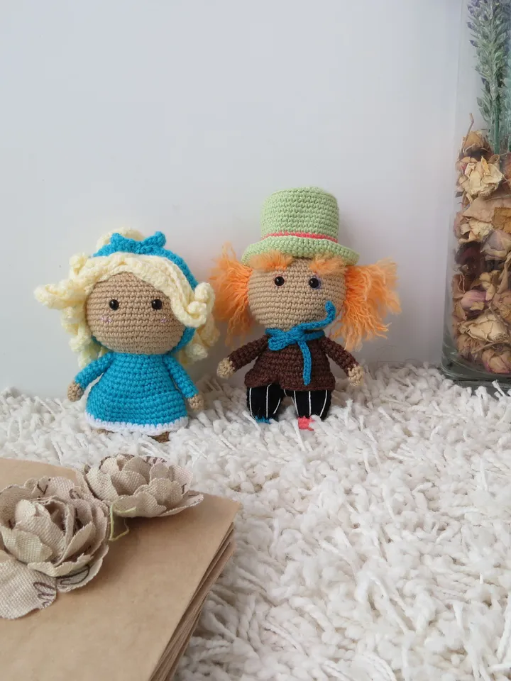 Alice in Wonderland & mad Hatter doll crochet pattern. Amigurumi doll pattern. Crochet cosplay pattern Alice Wonderland